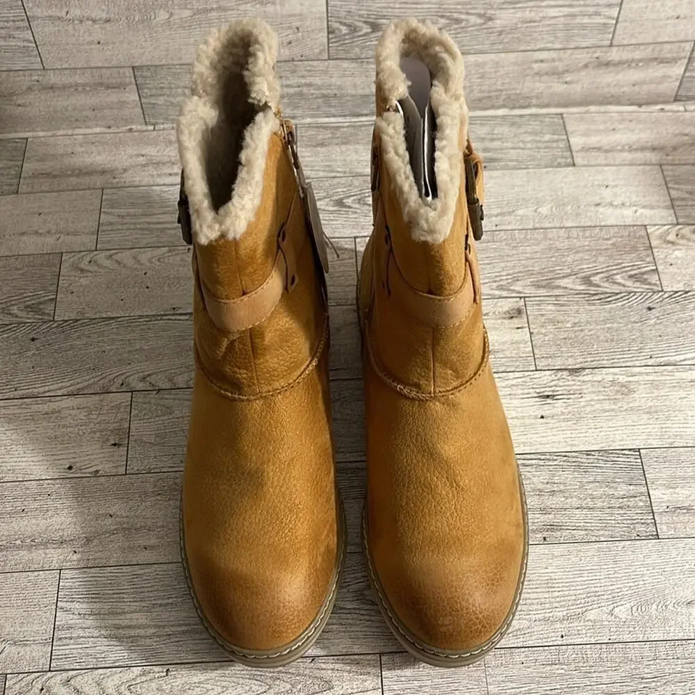 WHITE MOUNTAIN Taite Tan Fur Lined Suede Exterior Short / Midi Boot Size 7.5 NWT